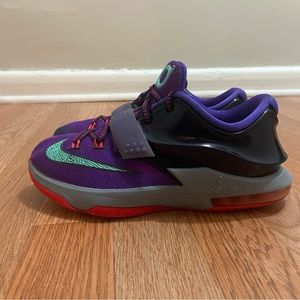 669942 500 Nike KD VII LIGHTNING purple sz 4.5y.